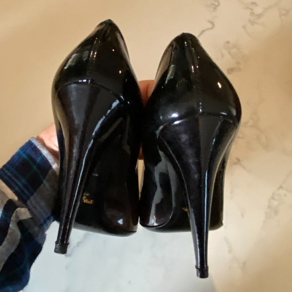 prada patent leather pumps w/ buckle - Picture 7 of 9